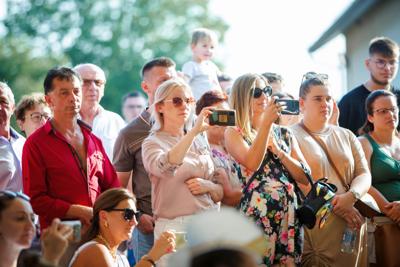 Alt=”Zdjęcie przedstawia obchody Dożynek Gminy Ciasna w Glinicy w dniu 1 września 2024 roku.”