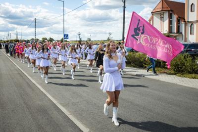 Alt="Zdjęcie przedstawia obchody Dożynek Gminy Ciasna w Wędzinie, które odbyły się 24 sierpnia 2025 roku."