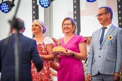 Alt="Zdjęcie przedstawia obchody Dożynek Gminy Ciasna w Wędzinie, które odbyły się 24 sierpnia 2025 roku."
