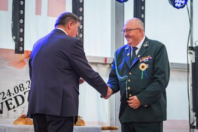 Alt="Zdjęcie przedstawia obchody Dożynek Gminy Ciasna w Wędzinie, które odbyły się 24 sierpnia 2025 roku."
