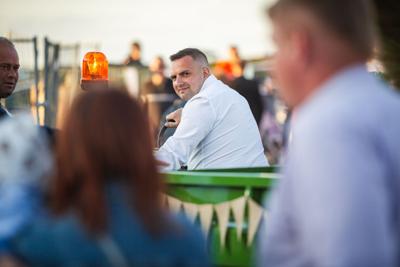 Alt="Zdjęcie przedstawia obchody Dożynek Gminy Ciasna w Wędzinie, które odbyły się 24 sierpnia 2025 roku."