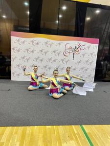 Alt="Zdjęcie przedstawia Zespół Tańca Mażoretkowego "Copacabana" w czasie sezonu konkursowego 2023r."