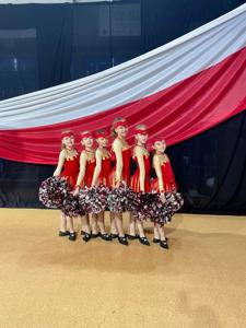 Alt="Zespół Tańca Mażoretkowego "Copacabana" Ciasna podczas Mistrzostw Mażoretek w Dąbrowie Górniczej."