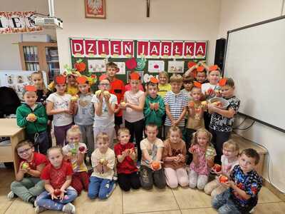 Alt="Zdjęcie przedstawia uczniów Szkoły Podstawowej w Zborowskiem."