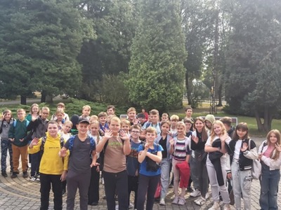 Alt="Zdjęcie przedstawia uczniów SP Ciasna podczas wycieczki do MDK w Lublińcu."