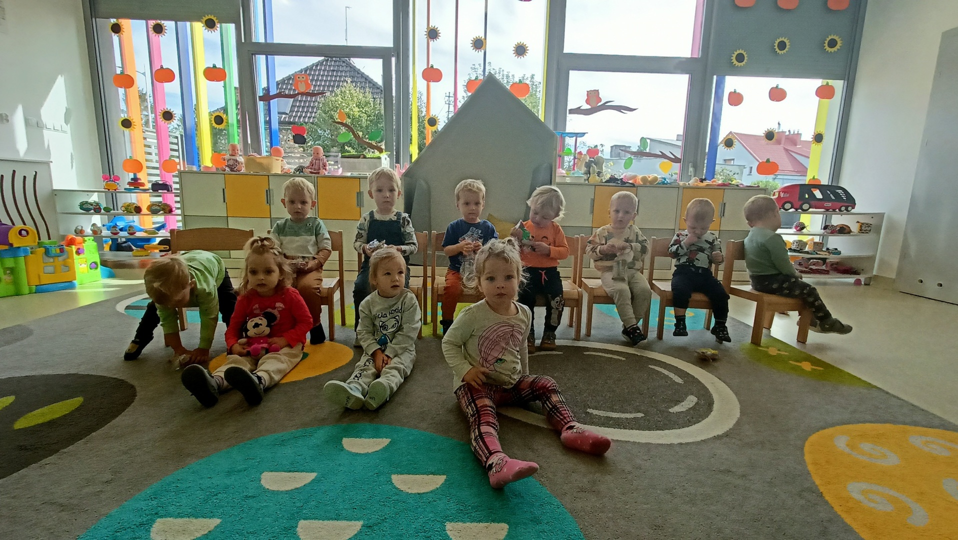 Alt="Zdjęcie przedstawia dzieci z Klubu Malucha."