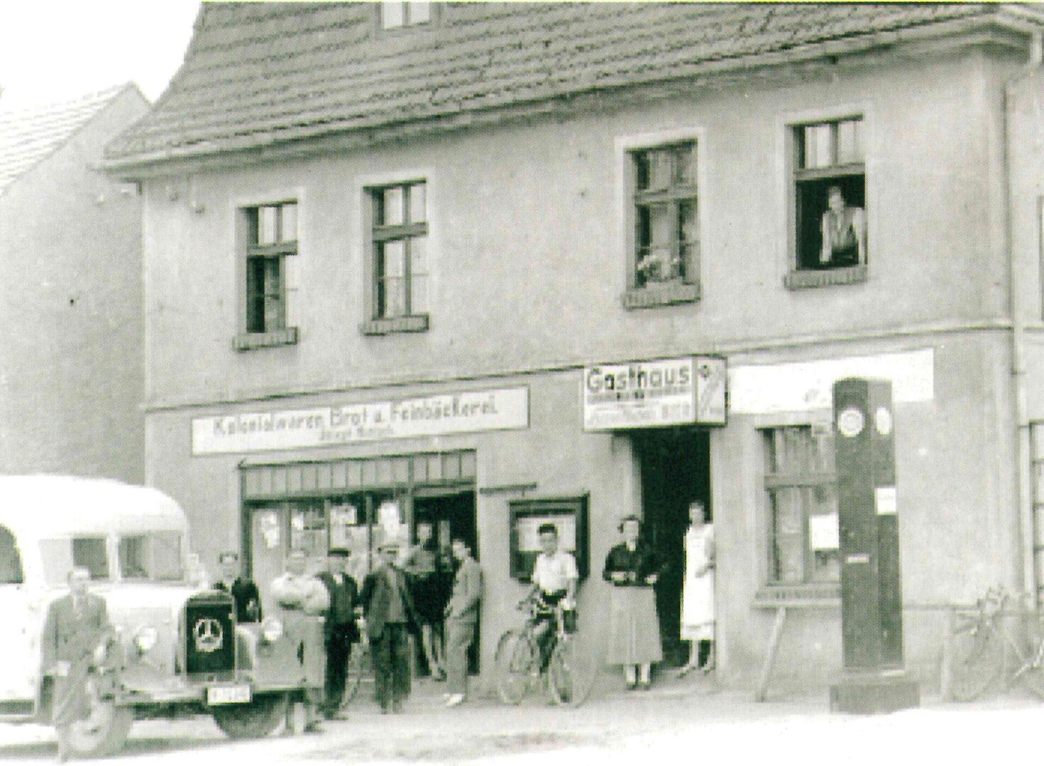 Alt="Zdjęcia historyczne bloków w Ciasnej."