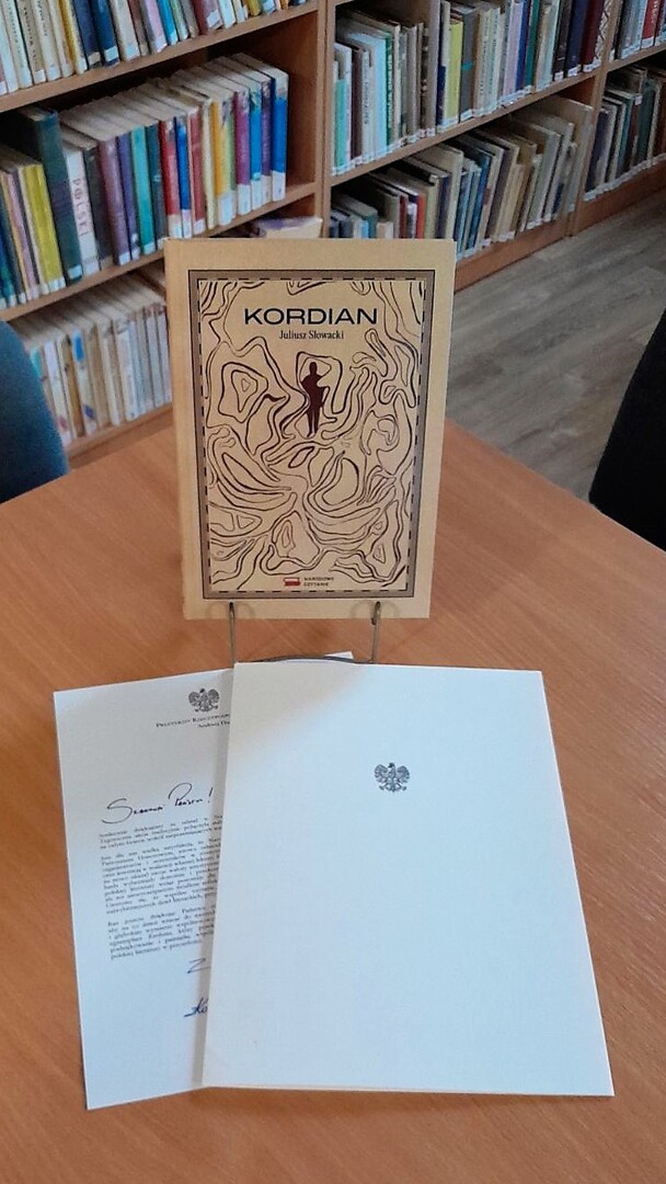 Alt="Zdjęcie przedstawia egzemplarz ,,Kordiana” Juliusza Słowackiego. "