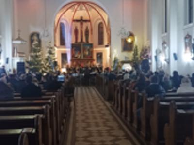 Alt="Zdjęcie przedstawia koncert pt. "Koncert Kolęd" który odbył się w Sierakowie Śląskim, 2025r."