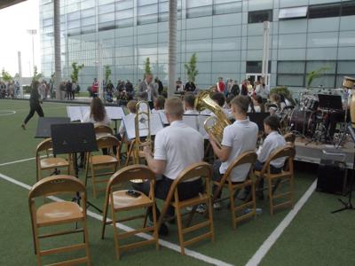 Alt="Zdjęcie przestawia obchody Jubileuszu Kleszczowskiej Orkiestry Dętej. Gminę Ciasna reprezentowała  Mała Orkiestra Dęta."