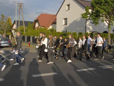 Alt="Zdjęcie przestawia obchody Jubileuszu Kleszczowskiej Orkiestry Dętej. Gminę Ciasna reprezentowała  Mała Orkiestra Dęta."
