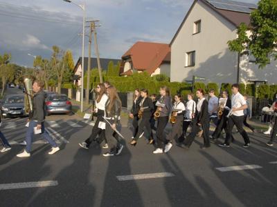 Alt="Zdjęcie przestawia obchody Jubileuszu Kleszczowskiej Orkiestry Dętej. Gminę Ciasna reprezentowała  Mała Orkiestra Dęta."