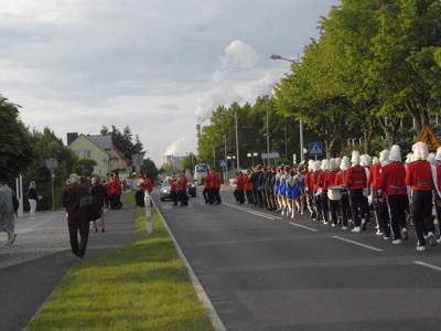 Alt="Zdjęcie przestawia obchody Jubileuszu Kleszczowskiej Orkiestry Dętej. Gminę Ciasna reprezentowała  Mała Orkiestra Dęta."