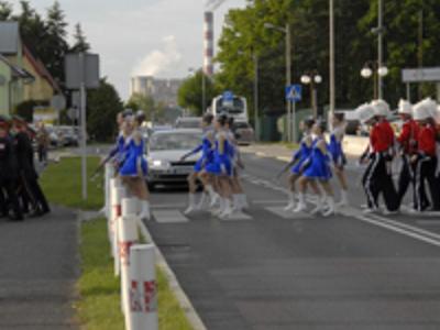 Alt="Zdjęcie przestawia obchody Jubileuszu Kleszczowskiej Orkiestry Dętej. Gminę Ciasna reprezentowała  Mała Orkiestra Dęta."