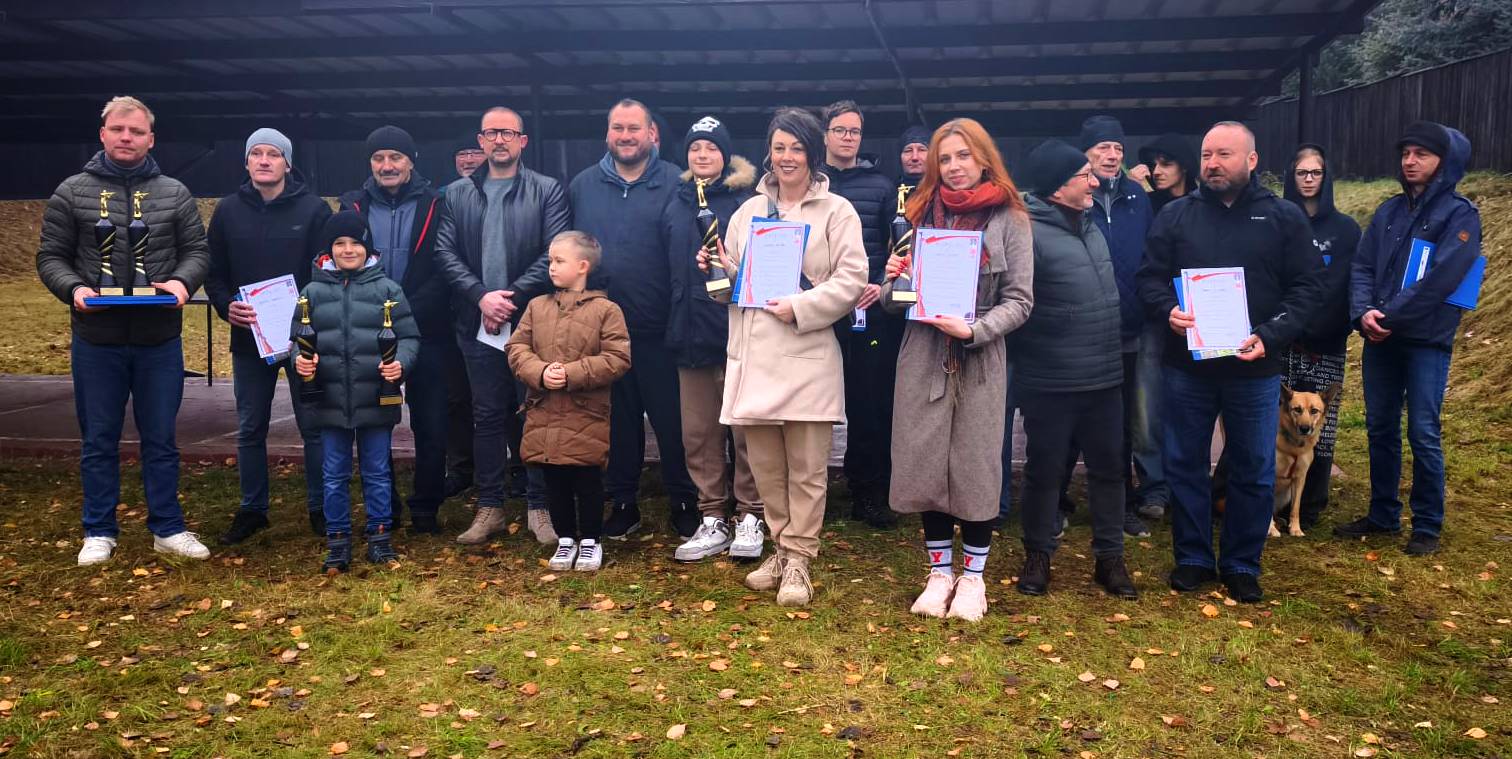 Alt=&quot;Zdjęcie przedstawia zawody strzeleckie z okazji Dnia Niepodległości.&quot;