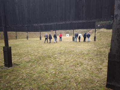 Alt="Zdjęcie przedstawia zawody strzeleckie z okazji Dnia Niepodległości."