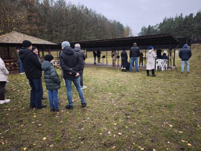 Alt="Zdjęcie przedstawia zawody strzeleckie z okazji Dnia Niepodległości."