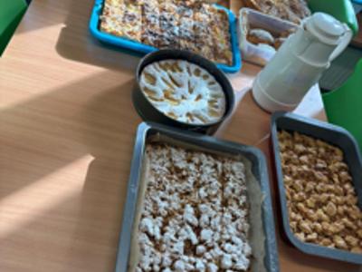 Alt="Zdjecie przedstawia Dzień Kawy i Jabłka w świetlicy szkolnej w Ciasnej."