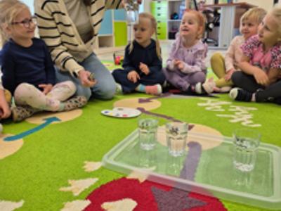 Alt="Zdjecie przedstawia Dzień Relacji w przedszkolu w Ciasnej."