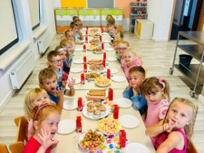 Alt:"Zdjęcie przedstawia Dzień Przedszkolaka w przedszkolu w Ciasnej."