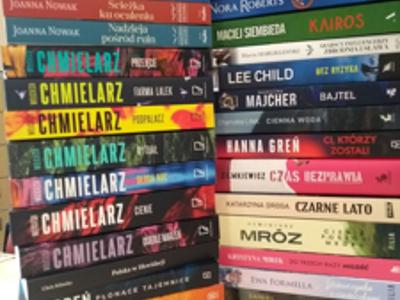 Alt="Zdjęcie przedstawia nowości książkowe zakupione przez GOKiBP w Ciasnej dofinansowane ze środków finansowych Ministra Kultury i Dziedzictwa Narodowego w ramach realizacji Narodowego Programu Rozwoju Czytelnictwa 2.0 na lata 2021-2025."