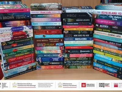 Alt="Zdjęcie przedstawia nowości książkowe zakupione przez GOKiBP w Ciasnej dofinansowane ze środków finansowych Ministra Kultury i Dziedzictwa Narodowego w ramach realizacji Narodowego Programu Rozwoju Czytelnictwa 2.0 na lata 2021-2025."
