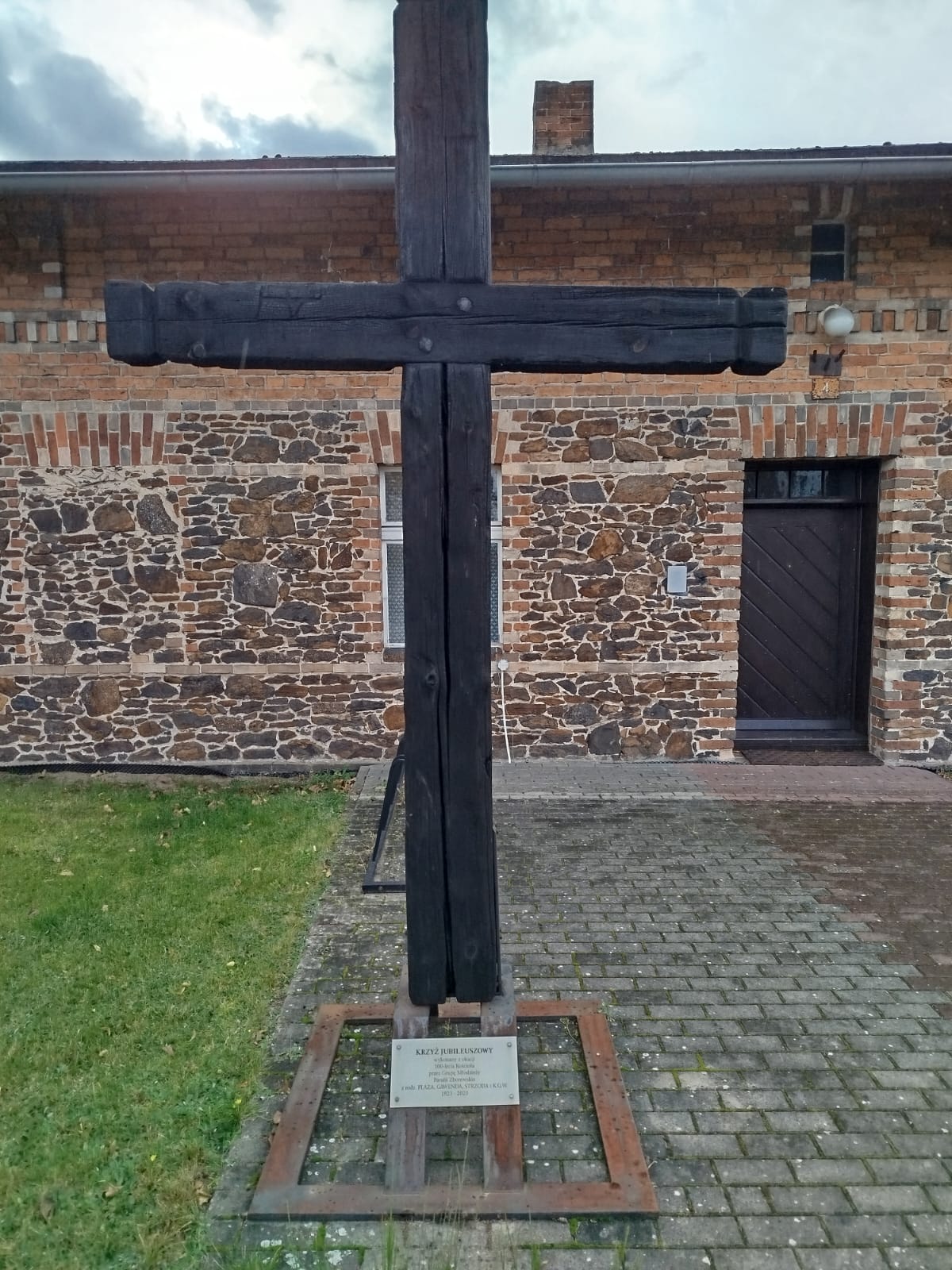 Alt="Zdjęcie przedstawia Krzyż Jubileuszowy w Zborowskiem."