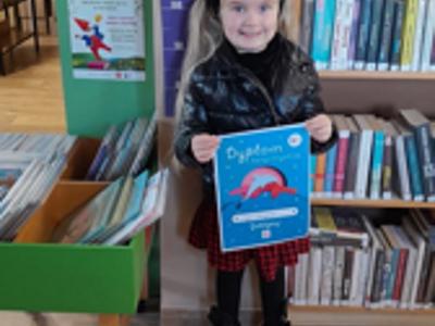 Alt="Zdjęcie przedstawia Gaję, uczestniczkę akcji Mała książka - wielki człowiek."