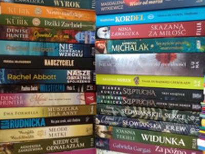 Alt="Zdjęcie przedstawia zakupione książki."