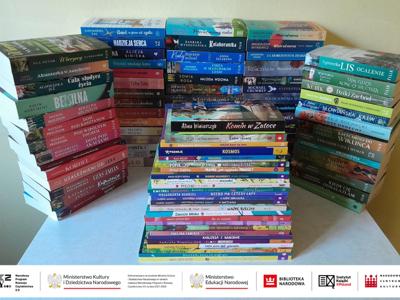 Alt="Zdjęcie przedstawia zakupione książki."