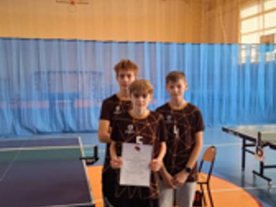 Alt="Szkoła w Zborowskiem- 3 miejsce w tenisie stołowym w Powiecie Lublinieckim"