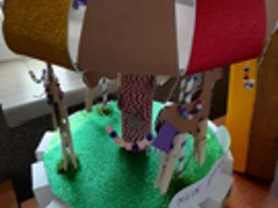 Alt="Zdjęcie przedstawia prace z Gminnego Konkursu na Kalendarz Adwentowy 2025r."