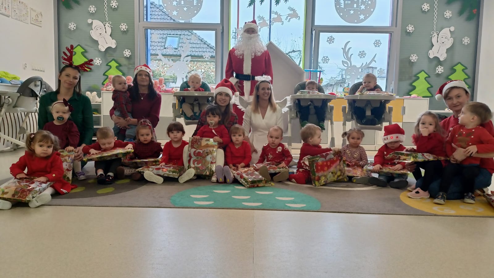 Alt="Wizyta Św. Mikołaja w Klubie Malucha."