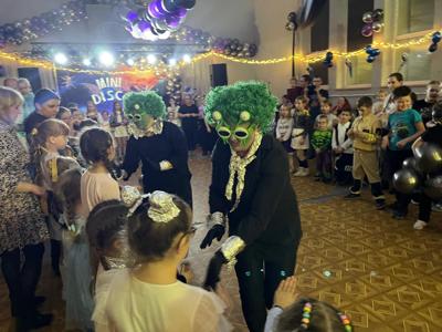 Alt="Zdjęcie przedstawia zabawę MiniDisco  w Sierakowie Śląskim."