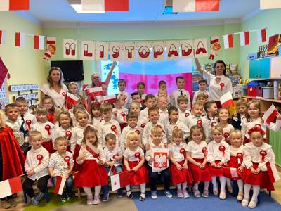 Alt="Zdjęcie przedstawia obchody Święta Niepodległości w Sierakowie Śląskim."