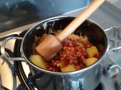 Alt="Zdjęcie przestawia potrawę - ciapkapustę zwaną Pańczkrałt, przygotowaną przez KGW Ciasna. Zdjęcie: KGW Ciasna."