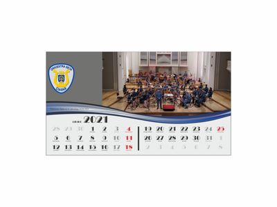 Alt="Zdjęcie przedstawia zmniejszoną stronę kalendarza ze zdjęciem orkiestry."
