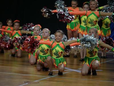 Alt="Zdjęcie przedstawia zawodniczki mażoretek Copacabana podczas 22 Mistrzostwach Polski Mażoretek w Kędzierzynie Koźlu."