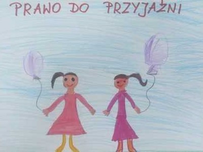 Alt="Zdjęcie przedstawia rysunek stworzony podczas Międzynarodowego Dnia Praw Dziecka w Zespole Szkolno- Przedszkolnym w Sierakowie Śląskim."