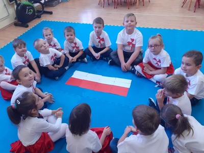 Alt="Zdjęcie przedstawia przedszkolaki z Jeżowej."