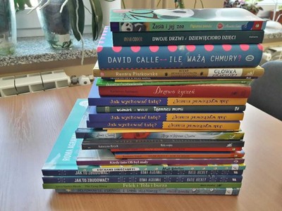 Alt="Zdjęcie przestawia wygraną w konkursie Kinder Kanapka dla biblioteki."