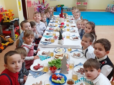 Alt: "Zdjęcie przedstawia przedszkolaki z Jeżowej."