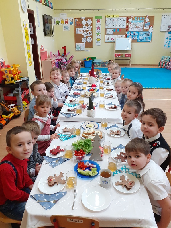 Alt: "Zdjęcie przedstawia przedszkolaki z Jeżowej."