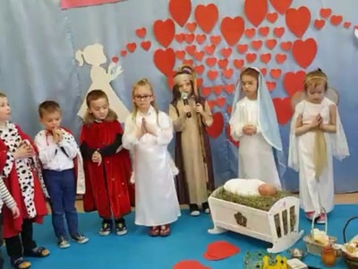 Alt: "Zdjęcie przedstawia przedszkolaki z Jeżowej."