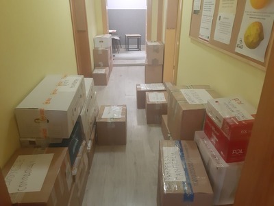 Alt="Szkolne Koło Wolontariatu zorganizowało zbiórkę darów na rzecz uchodźców z Ukrainy."