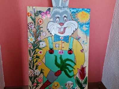 Alt="Zdjęcie przedstawia figurkę zająca."