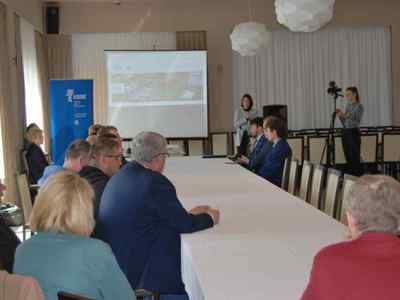 Alt="Zdjęcie przedstawia spotkanie przedsiębiorców z przedstawicielami Gminy Ciasna oraz KSSE. "