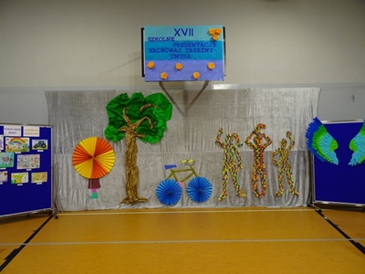 Alt=" Uczniowie szkół podstawowych Gminy Ciasna podczas XVII Szkolnych Prezentacjach Profilaktycznych w ramach ogólnopolskiej kampanii edukacyjnej, odbywającej się w Sierakowie Śląskim."