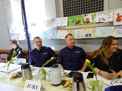 Alt=" Uczniowie szkół podstawowych Gminy Ciasna podczas XVII Szkolnych Prezentacjach Profilaktycznych w ramach ogólnopolskiej kampanii edukacyjnej, odbywającej się w Sierakowie Śląskim."