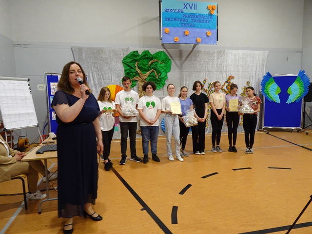 Alt=" Uczniowie szkół podstawowych Gminy Ciasna podczas XVII Szkolnych Prezentacjach Profilaktycznych w ramach ogólnopolskiej kampanii edukacyjnej, odbywającej się w Sierakowie Śląskim."